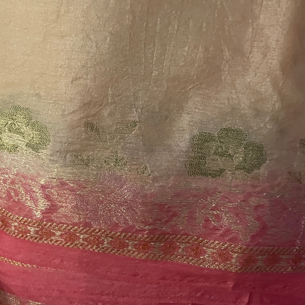 Floral Pink and Gold Silk Saree - Picture 7 of 7